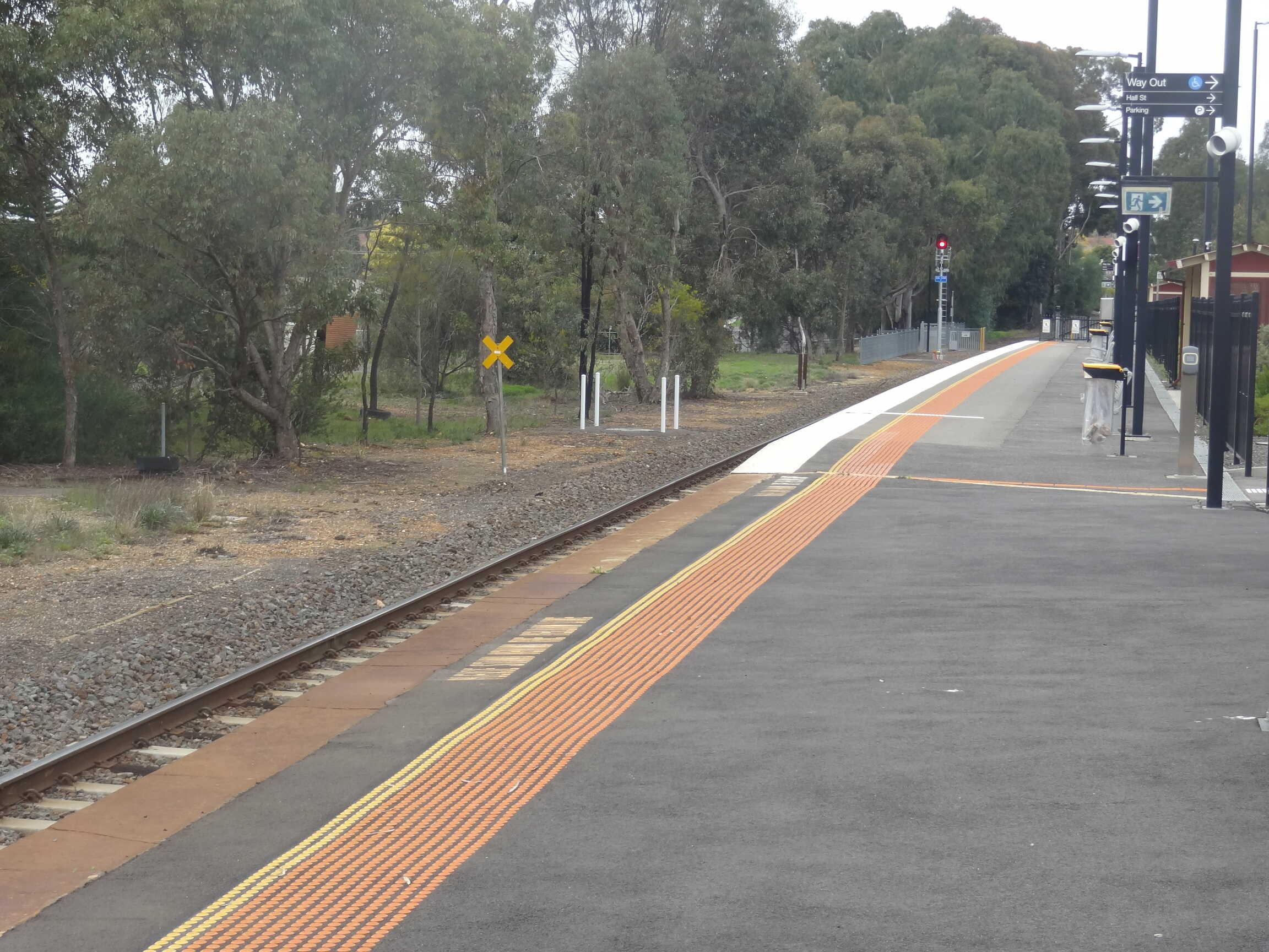 Eaglehawk railway station platform 1, looking in the up direction (towards Bendigo and Melbourne)